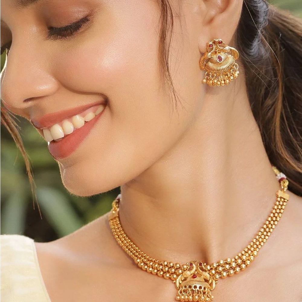 Elegant Gold Necklace and Earring Set